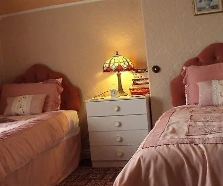 Hollins House 3* Harrogate